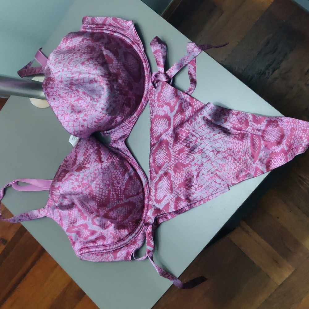 90's Vintage Victoria's Secret Silk Size 36C Bra and Size S thong set
